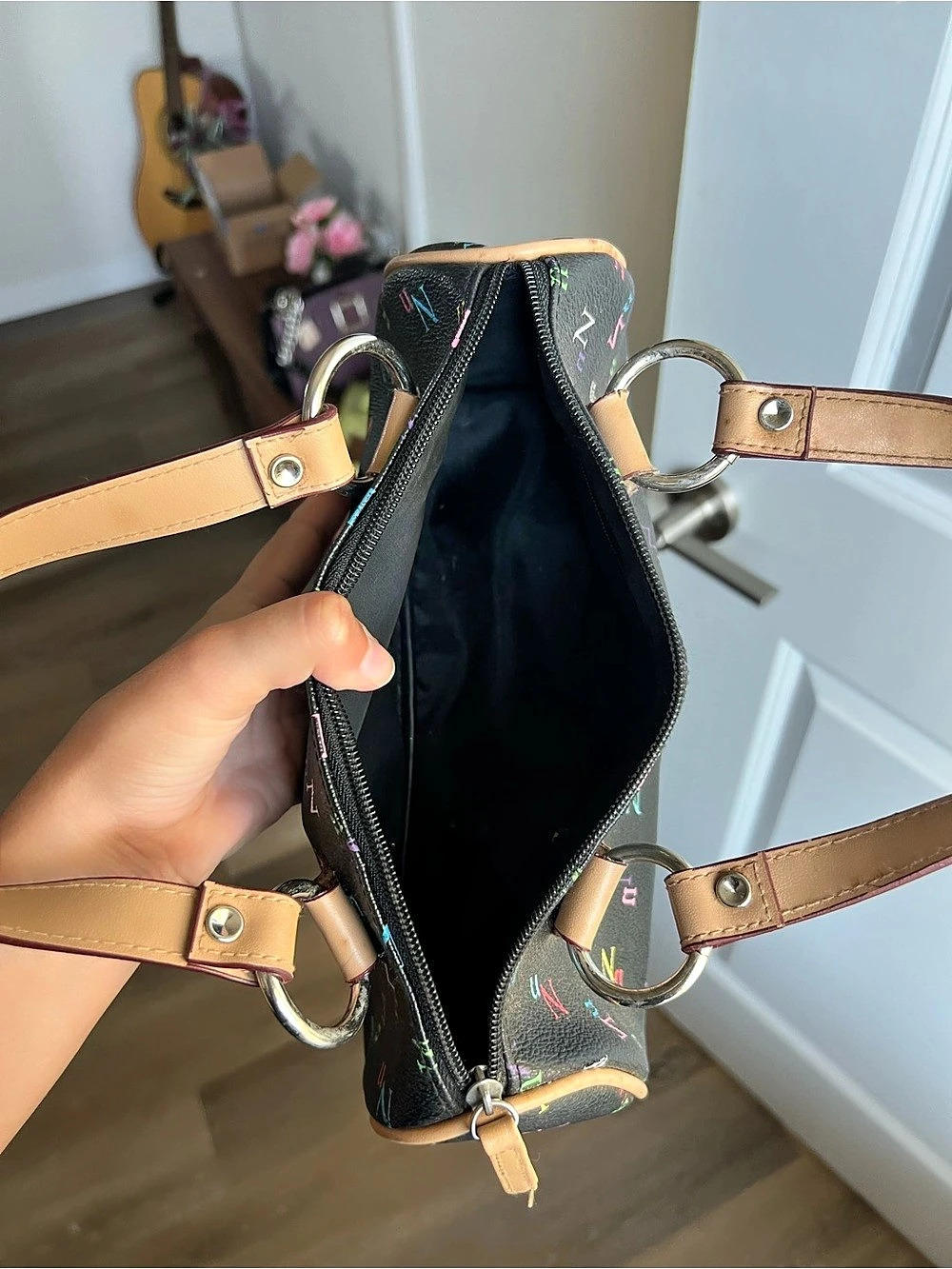 vintage black shoulder bag with silver accents - Picture 4 of 7